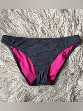 Betsey Johnson Gray Textured Hipster Bikini Bottoms EUC Size Large